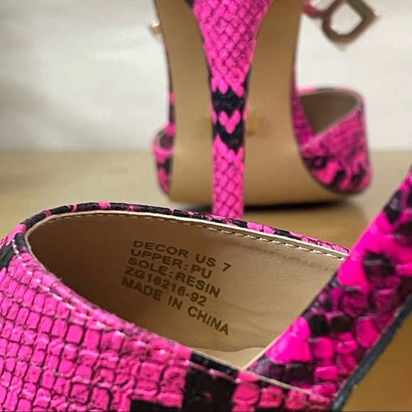 NEW Bebe Women’s Pink Fuchsia Snake Print’ Decor’ Ankle Strap Stiletto Heels - Picture 4 of 4